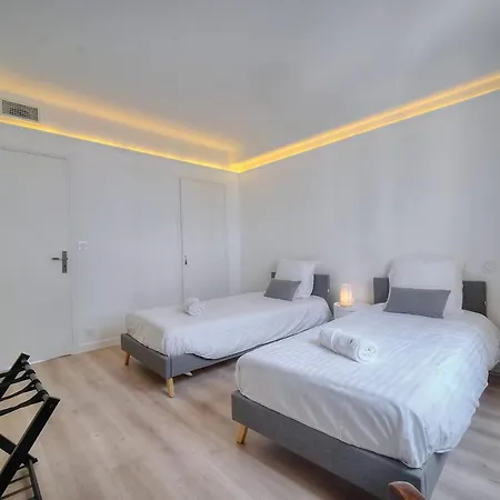Immogroom - Spacious 3-room - Garage - Terrace - Air Conditioning Apartment *