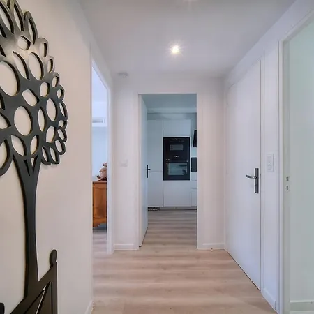 Immogroom - Spacious 3-room - Garage - Terrace - Air Conditioning Apartment
