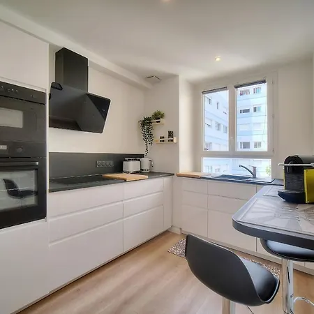 Immogroom - Spacious 3-room - Garage - Terrace - Air Conditioning *
